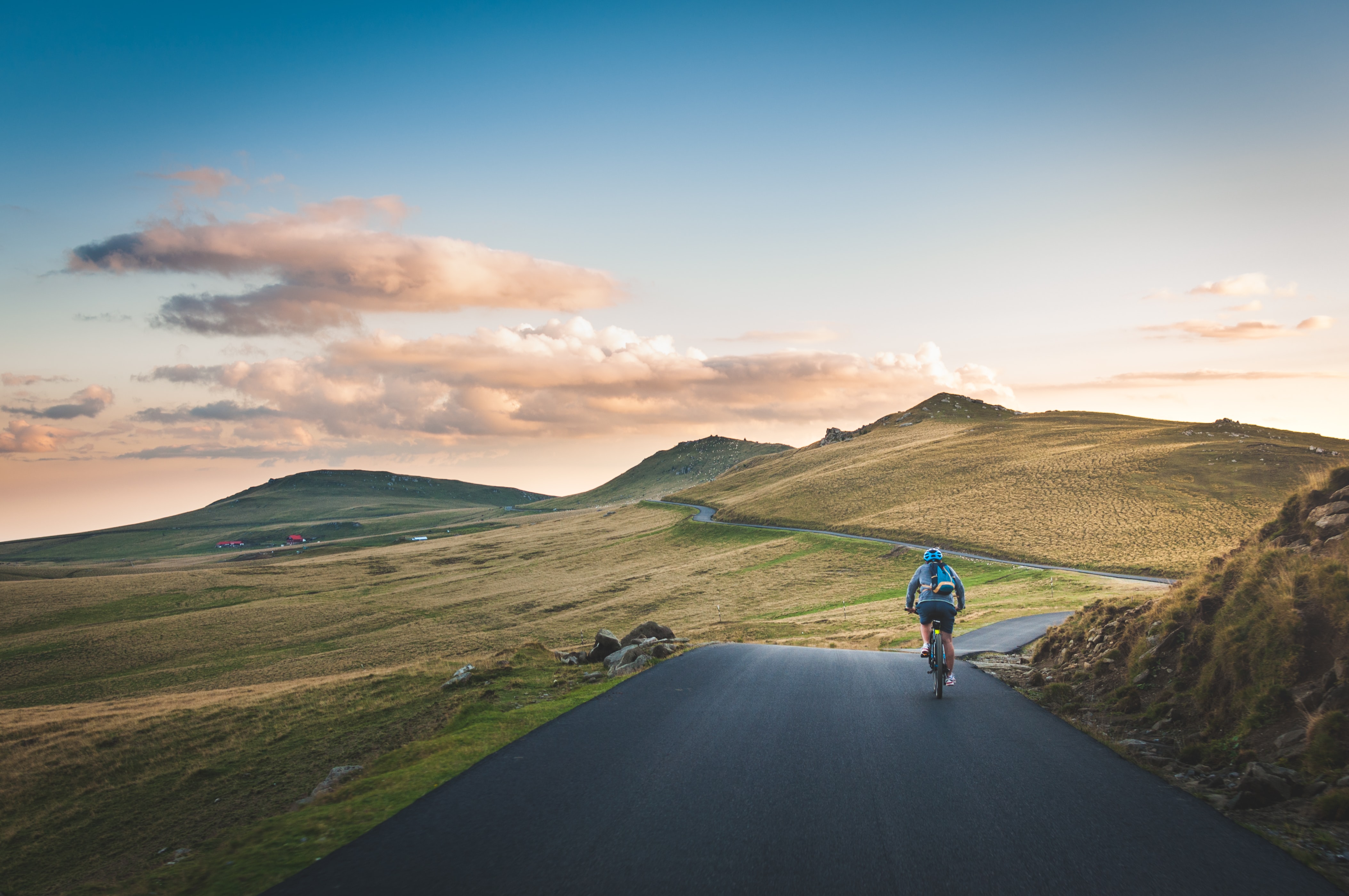 Ciclista y paisaje